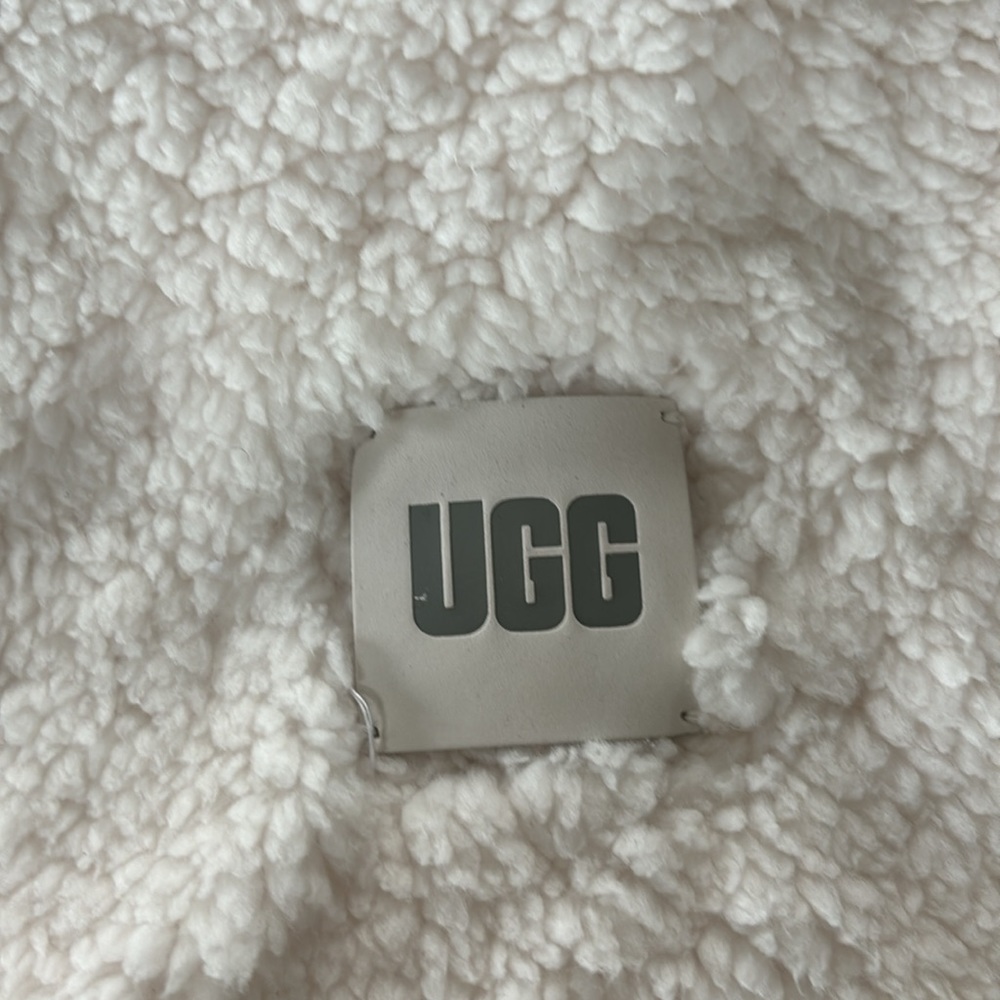 Ugg - Picture 2 of 2